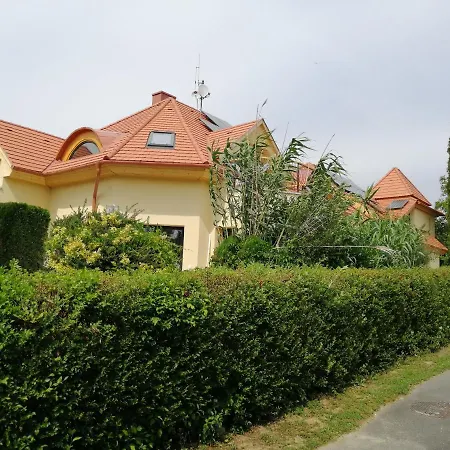 Casa Ninfea Panzio Apartment