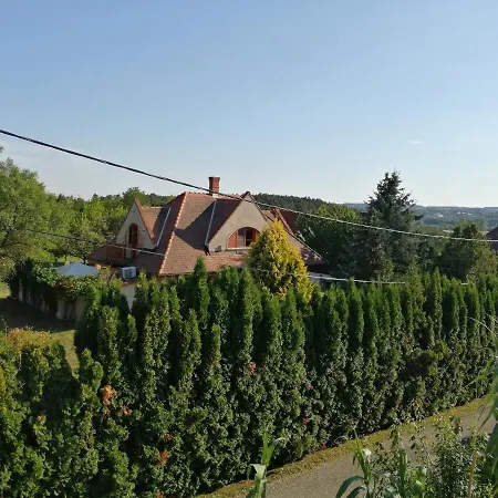 Casa Ninfea Panzio * צ'רסגטומאי