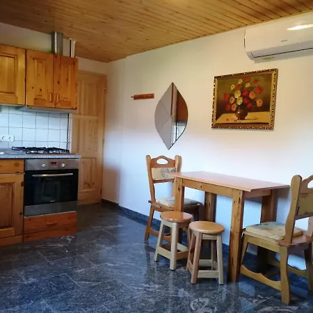 Casa Ninfea Panzio דירה צ'רסגטומאי