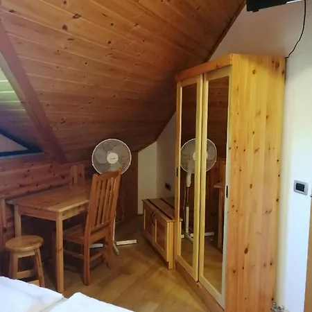Casa Ninfea Panzio צ'רסגטומאי