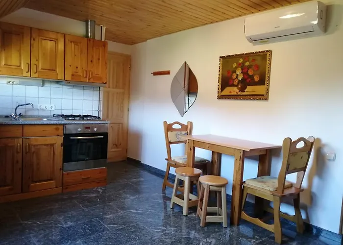 Casa Ninfea Panzio 아파트 체르젝토마