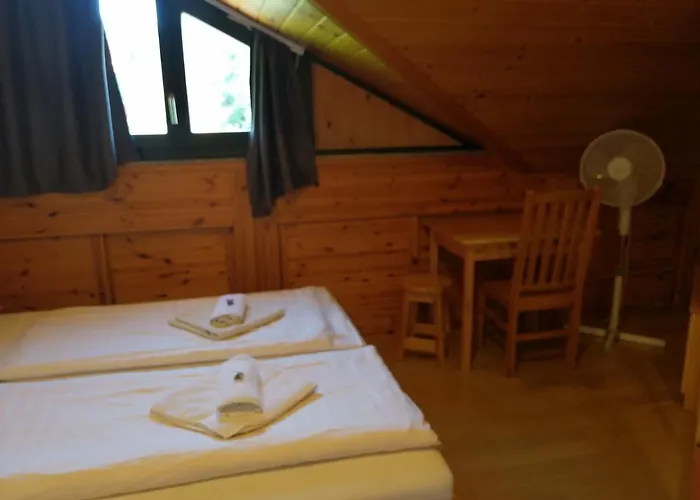 Casa Ninfea Panzio 아파트 체르젝토마